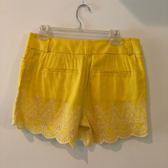 Loft Yellow Scalloped Shorts 0 - Picture 2 of 7